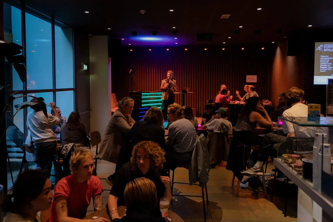Volle kroeg tijdens een Knal & Co. pubquiz